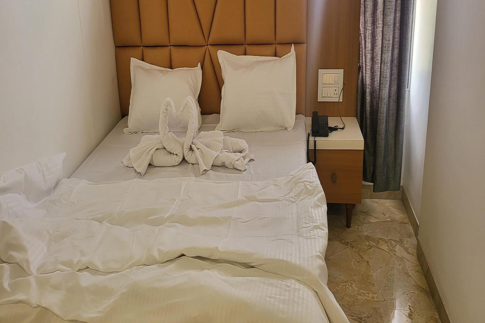 Hotel Ruchi Executive サーターラー エクステリア 写真